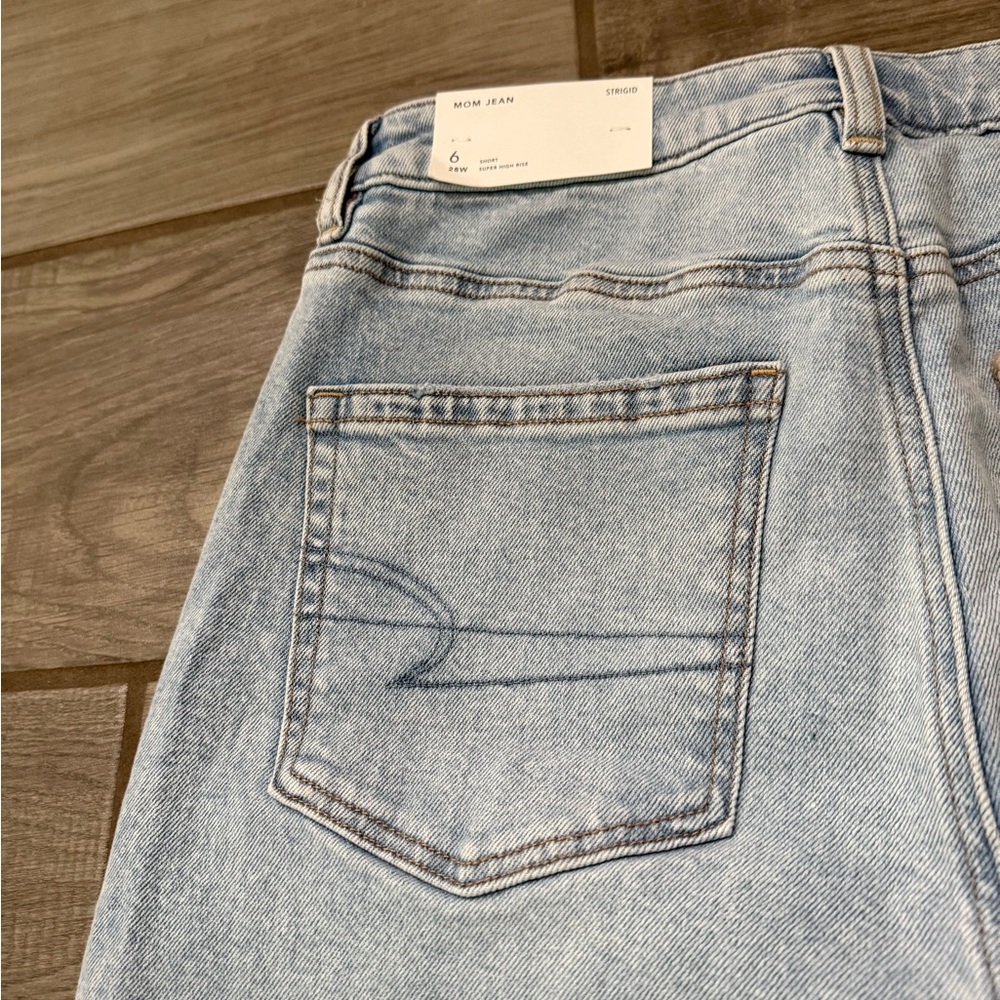 👖NWT👖American Eagle Strigid High Rise Mom Jeans - Picture 5 of 8